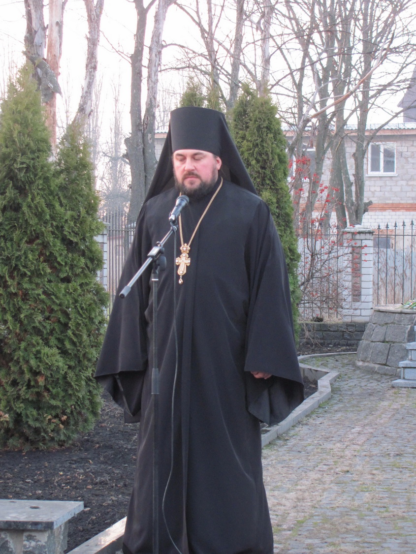 ДУХОВЕНСТВО ЧЕРНЯХІВСЬКОГО БЛАГОЧИНІЯ ПРИНЯЛО УЧАСТЬ У МІТИНГУ – РЕКВІЄМУ ПРИУРОЧЕНОМУ РОКОВИНАМ ГОЛОДОМОРУ В УКРАЇНІ.
