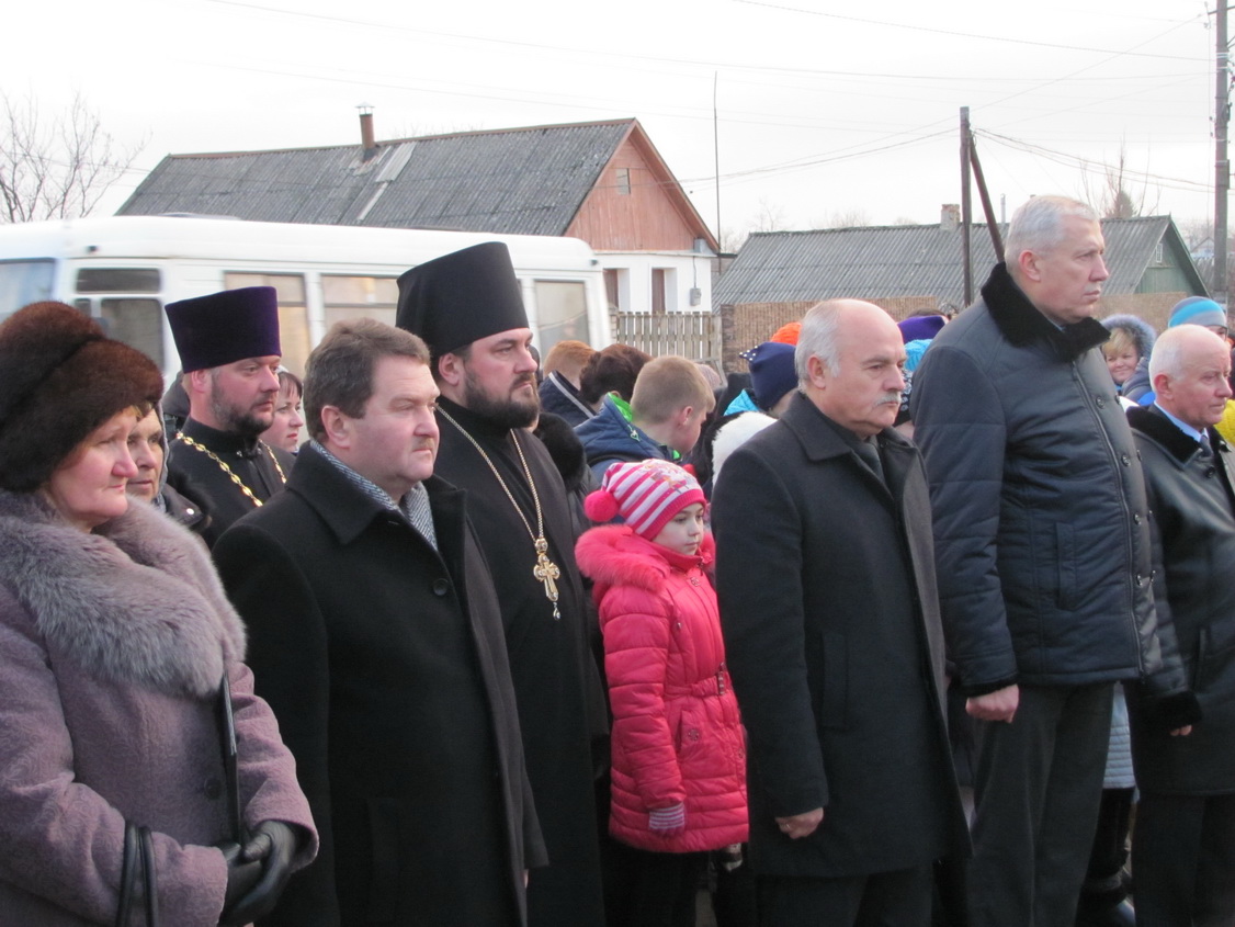 ДУХОВЕНСТВО ЧЕРНЯХІВСЬКОГО БЛАГОЧИНІЯ ПРИНЯЛО УЧАСТЬ У МІТИНГУ – РЕКВІЄМУ ПРИУРОЧЕНОМУ РОКОВИНАМ ГОЛОДОМОРУ В УКРАЇНІ.