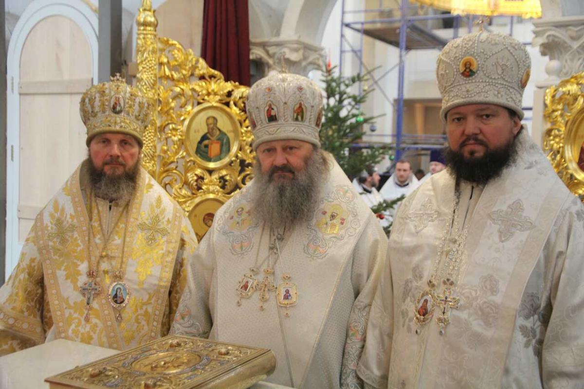 Київ. Архієпископ Никодим звершив Божественну літургію в Свято-Варваринському храмі