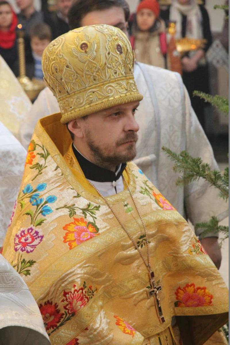 Київ. Архієпископ Никодим звершив Божественну літургію в Свято-Варваринському храмі