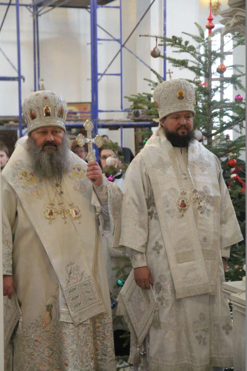 Київ. Архієпископ Никодим звершив Божественну літургію в Свято-Варваринському храмі