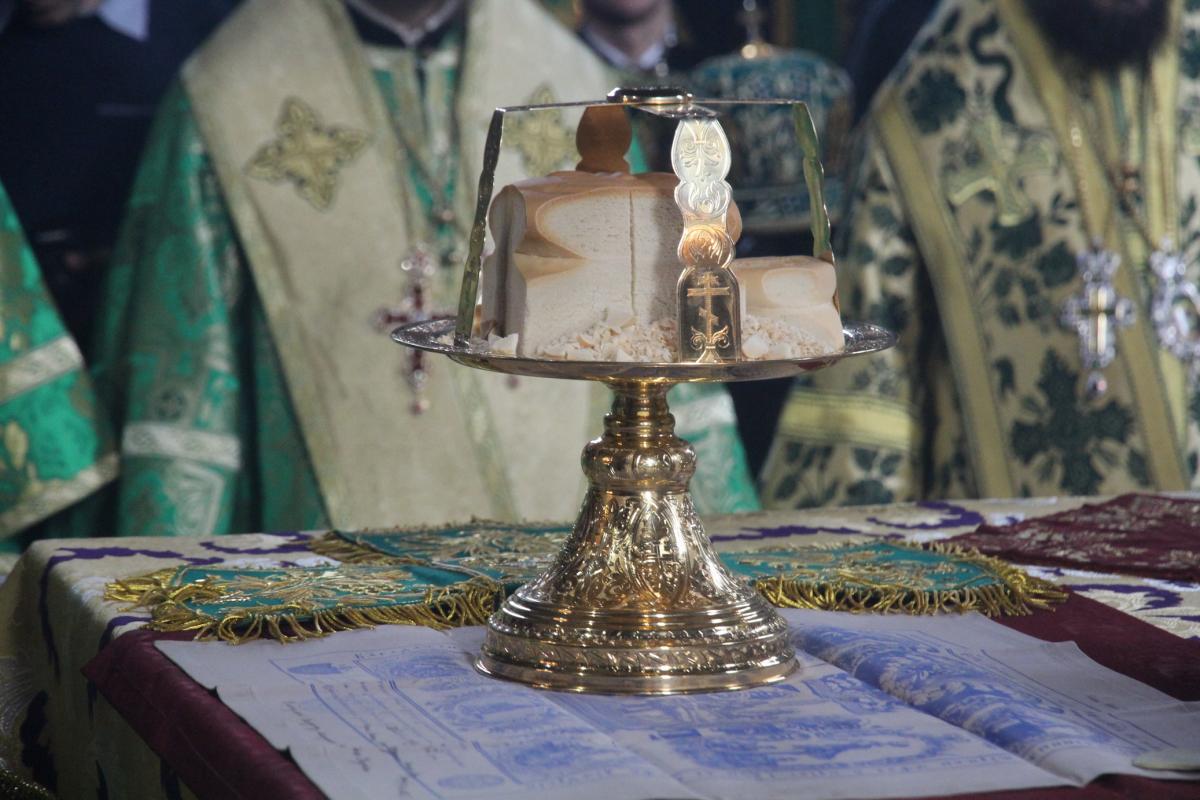 Київ. Архієпископ Никодим молився за Божественною літургією разом із Предстоятелем УПЦ