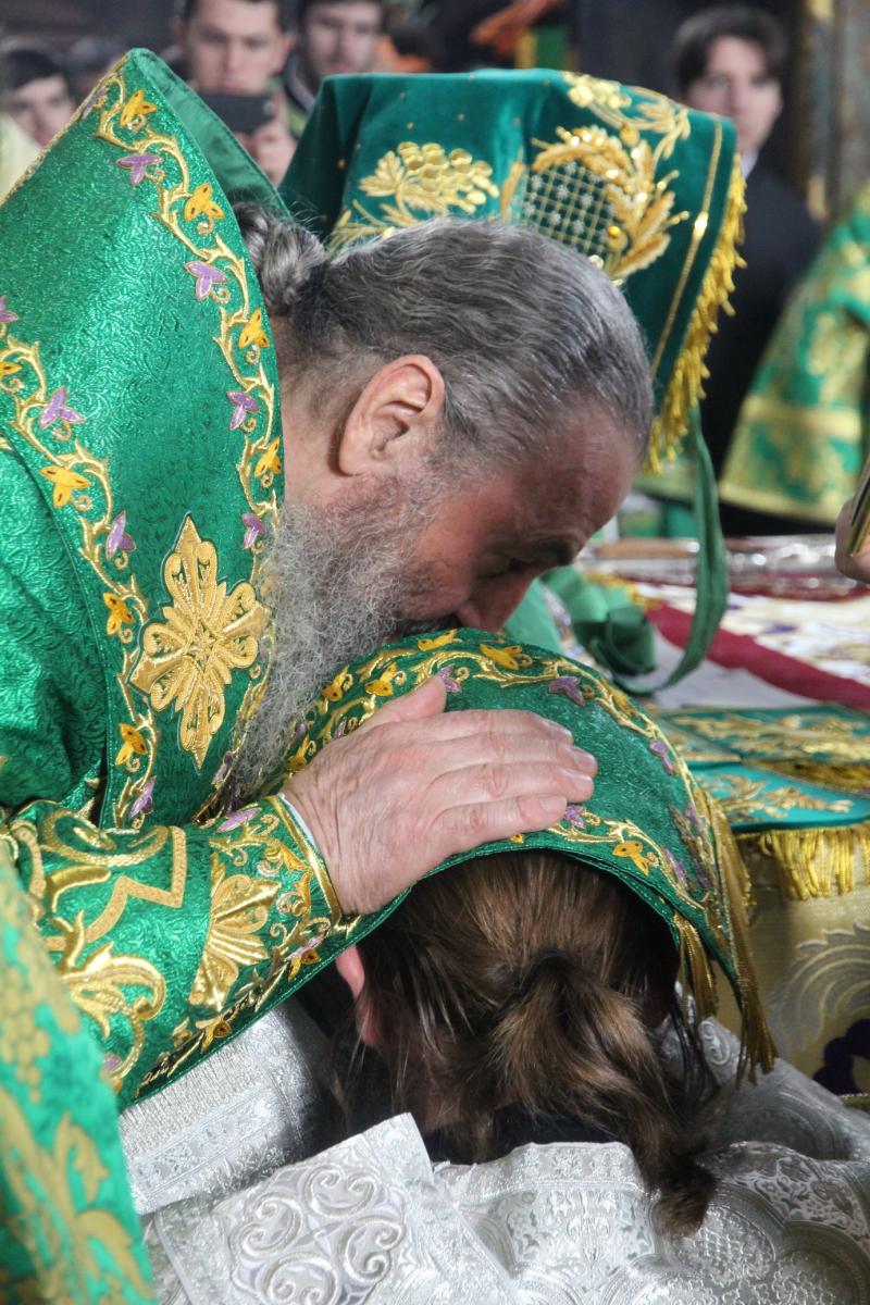 Київ. Архієпископ Никодим молився за Божественною літургією разом із Предстоятелем УПЦ