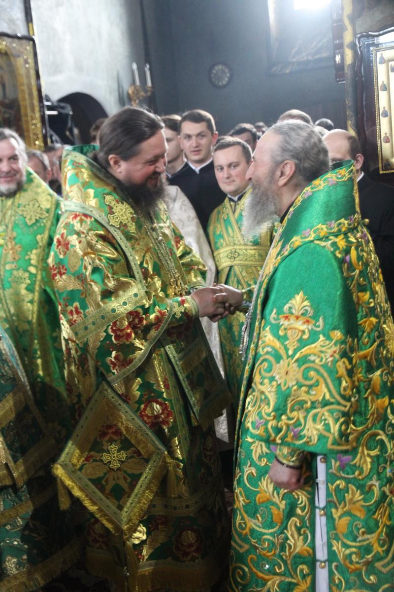 Київ. Архієпископ Никодим молився за Божественною літургією разом із Предстоятелем УПЦ