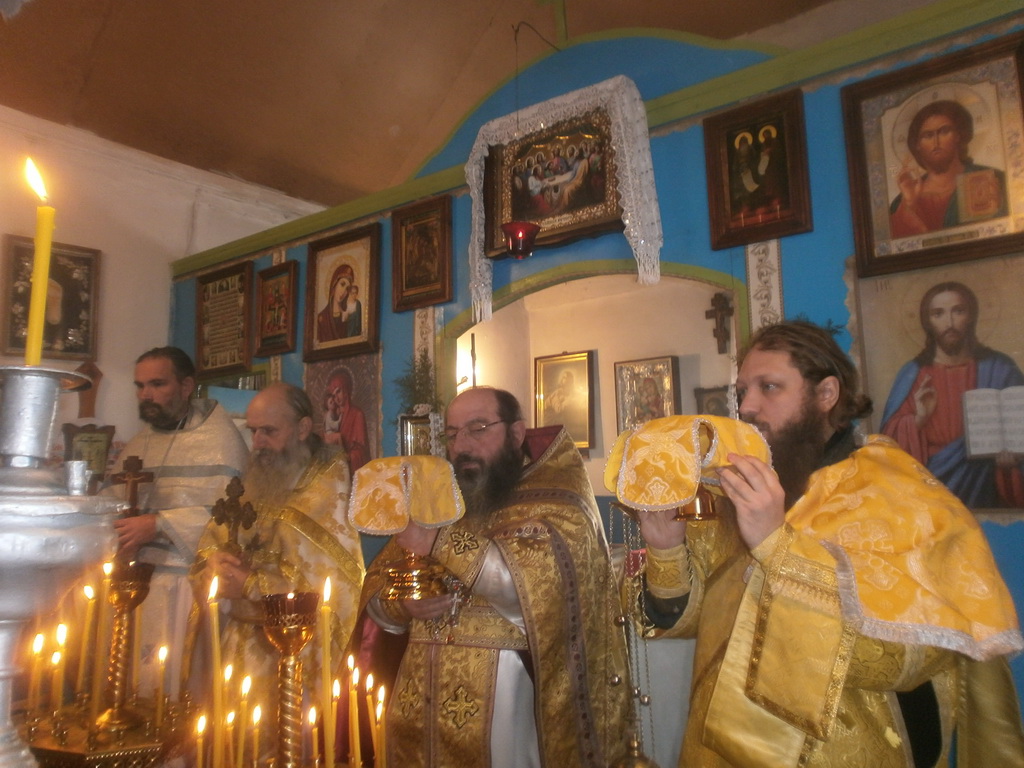 Божественна Літургія у храмі Різдва Пресвятої Богородиці с. Красівки: з молитвою за мир в Україні