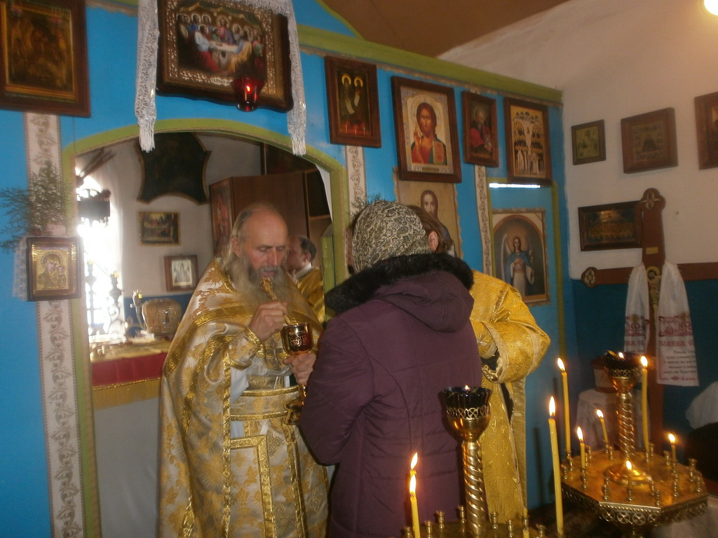 Божественна Літургія у храмі Різдва Пресвятої Богородиці с. Красівки: з молитвою за мир в Україні