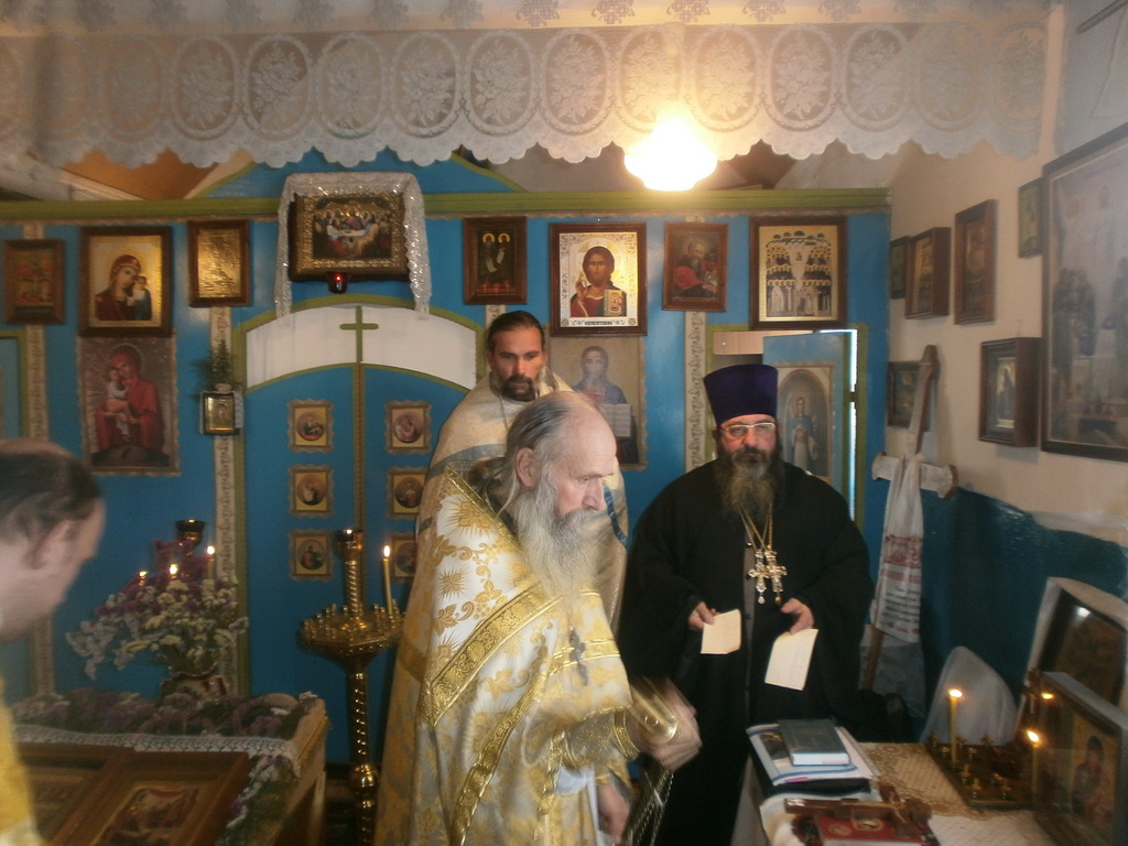 Божественна Літургія у храмі Різдва Пресвятої Богородиці с. Красівки: з молитвою за мир в Україні