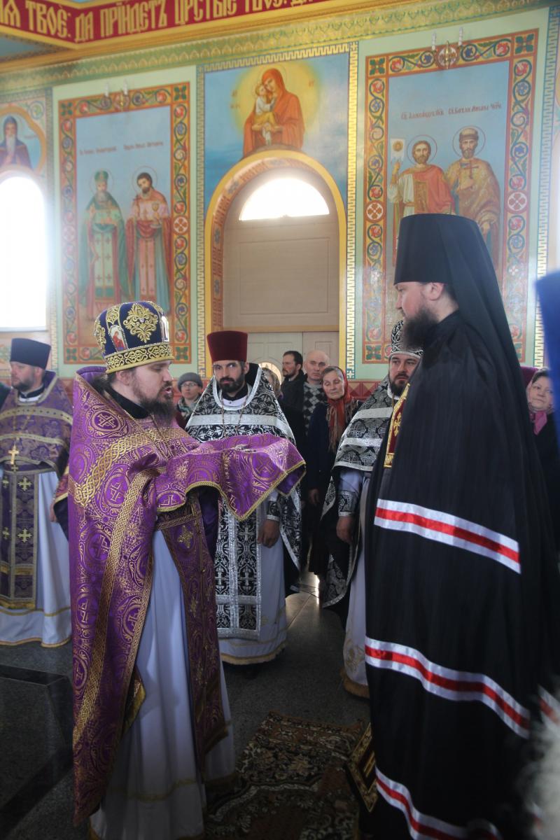 Сповідь священослужителів Черняхівського благочиння. Божественна літургія у Головино.