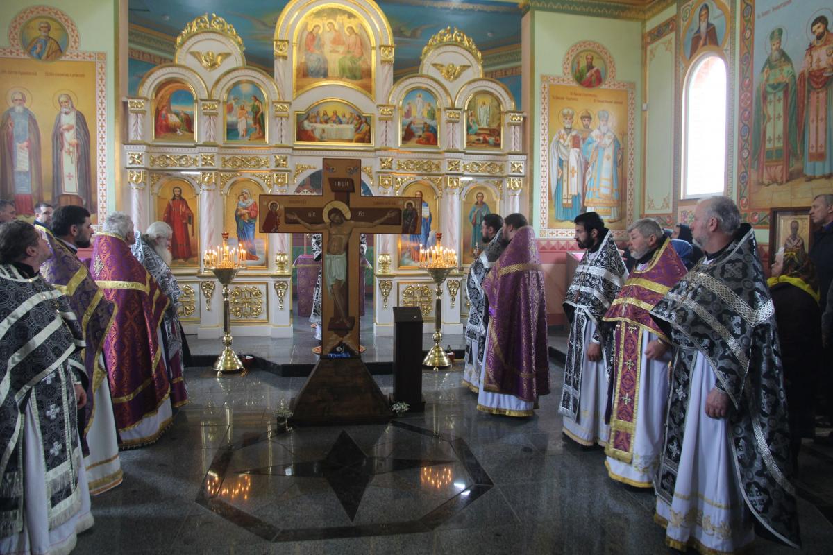 Сповідь священослужителів Черняхівського благочиння. Божественна літургія у Головино.