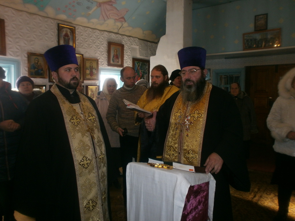Молебень за мир у Свято-Хрестовоздвиженському храмі села Великої П’ятигірки