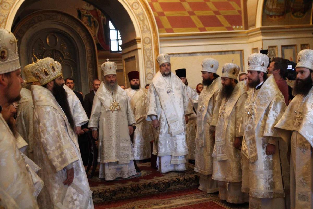 Київ. Архієпископ Никодим взяв участь в заупокійній літургії за спочилим Предстоятелем УПЦ!