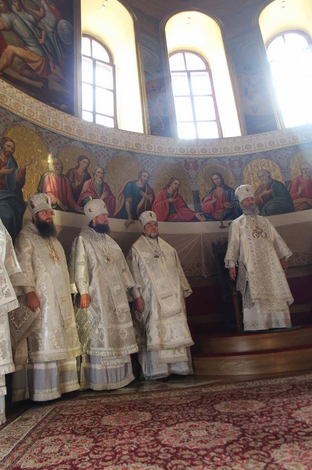 Київ. Архієпископ Никодим взяв участь в заупокійній літургії за спочилим Предстоятелем УПЦ!