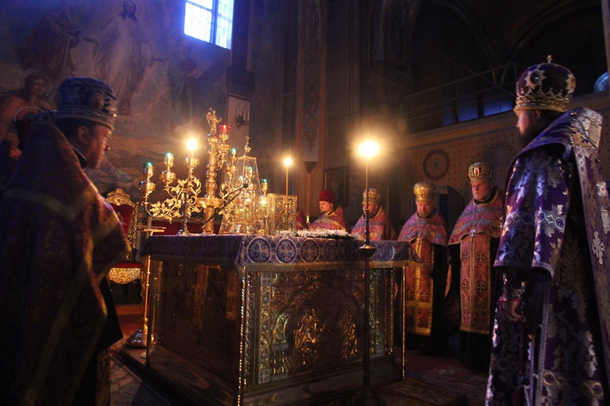 Середина Чотиридесятниці. Винесення Чесного і Животворящого Хреста Господнього!