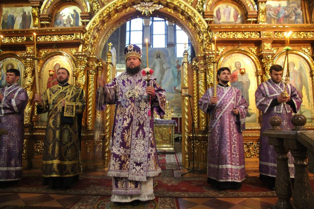 Середина Чотиридесятниці. Винесення Чесного і Животворящого Хреста Господнього!