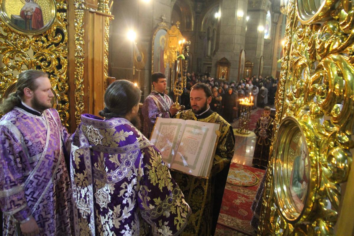 Середина Чотиридесятниці. Винесення Чесного і Животворящого Хреста Господнього!