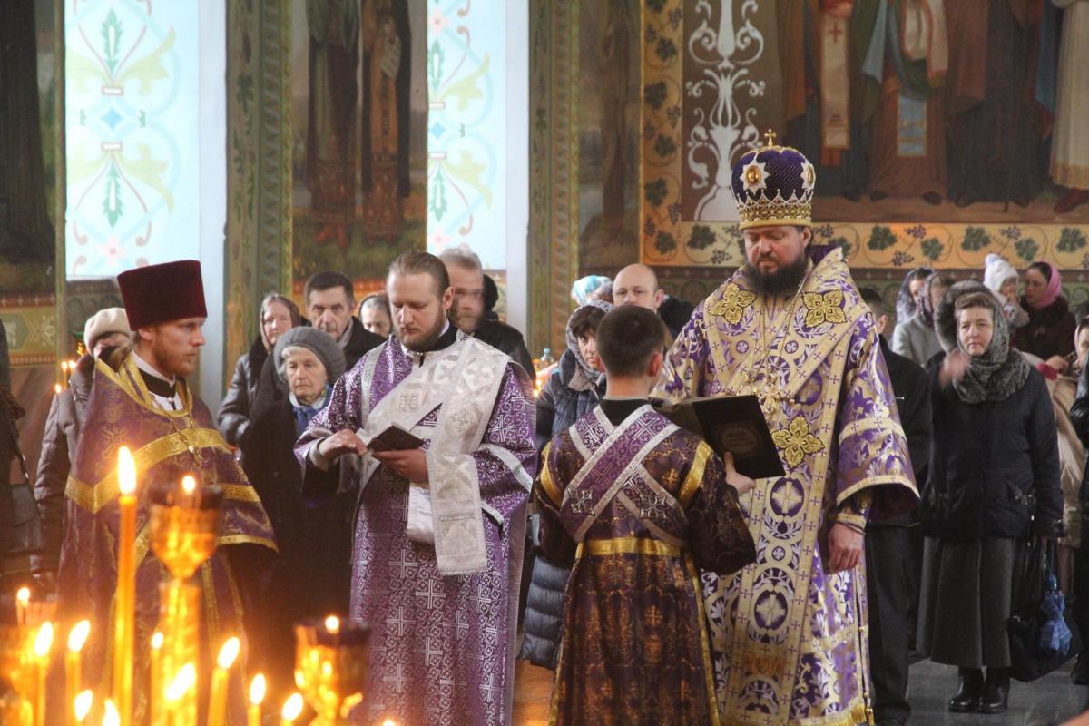 Хрестопоклонна Неділя. Божественна літургія та освячення Поклонного Хреста на території Успенського собору міста Житомира!