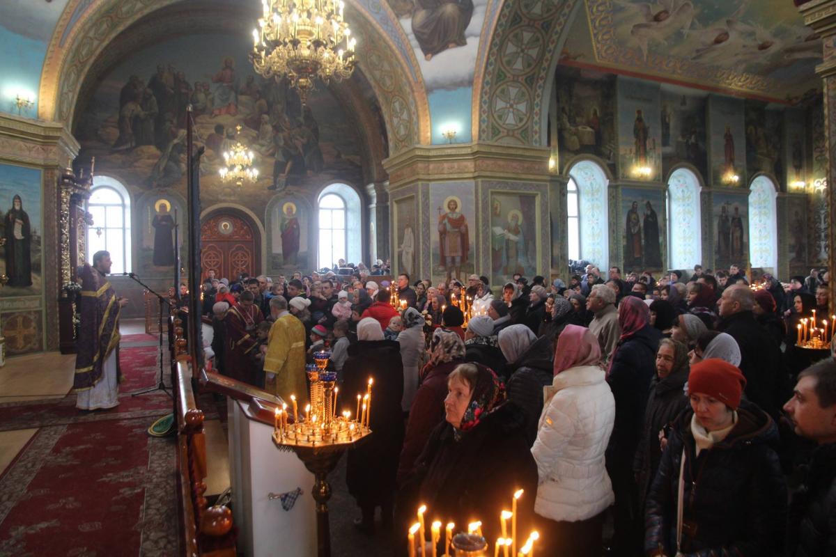 Хрестопоклонна Неділя. Божественна літургія та освячення Поклонного Хреста на території Успенського собору міста Житомира!