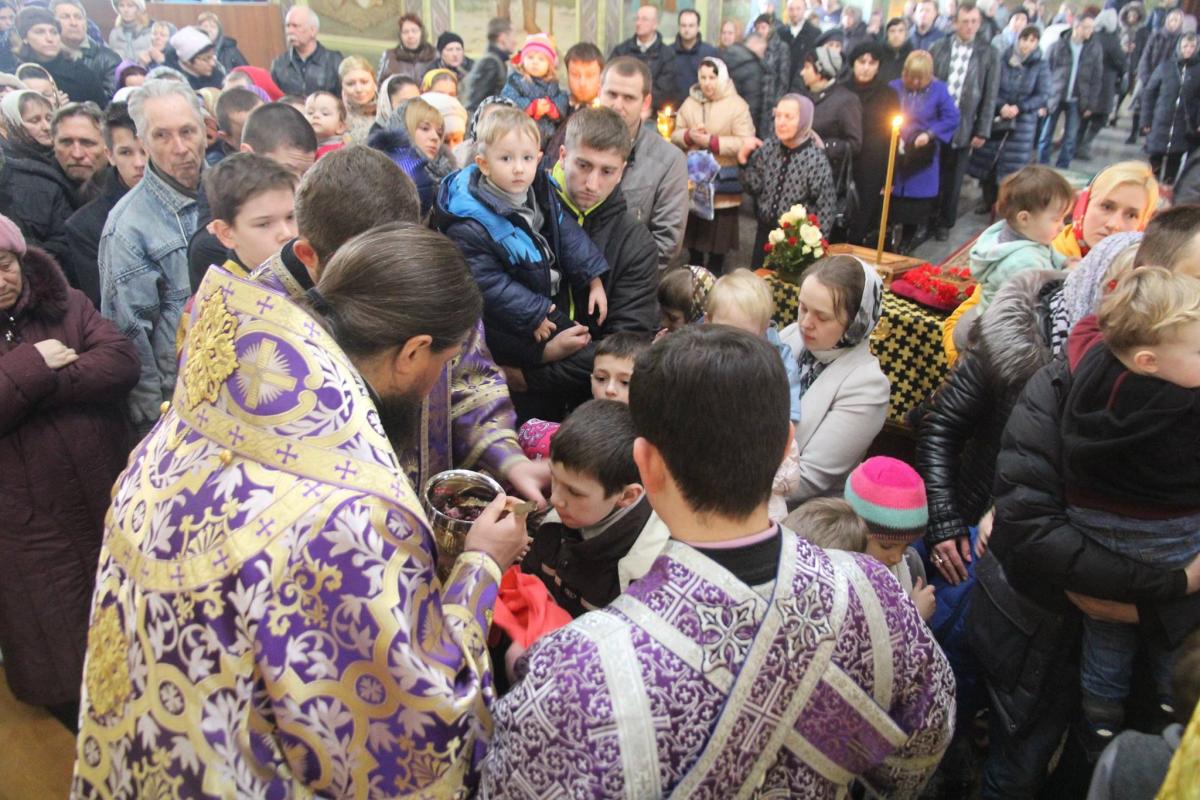 Хрестопоклонна Неділя. Божественна літургія та освячення Поклонного Хреста на території Успенського собору міста Житомира!