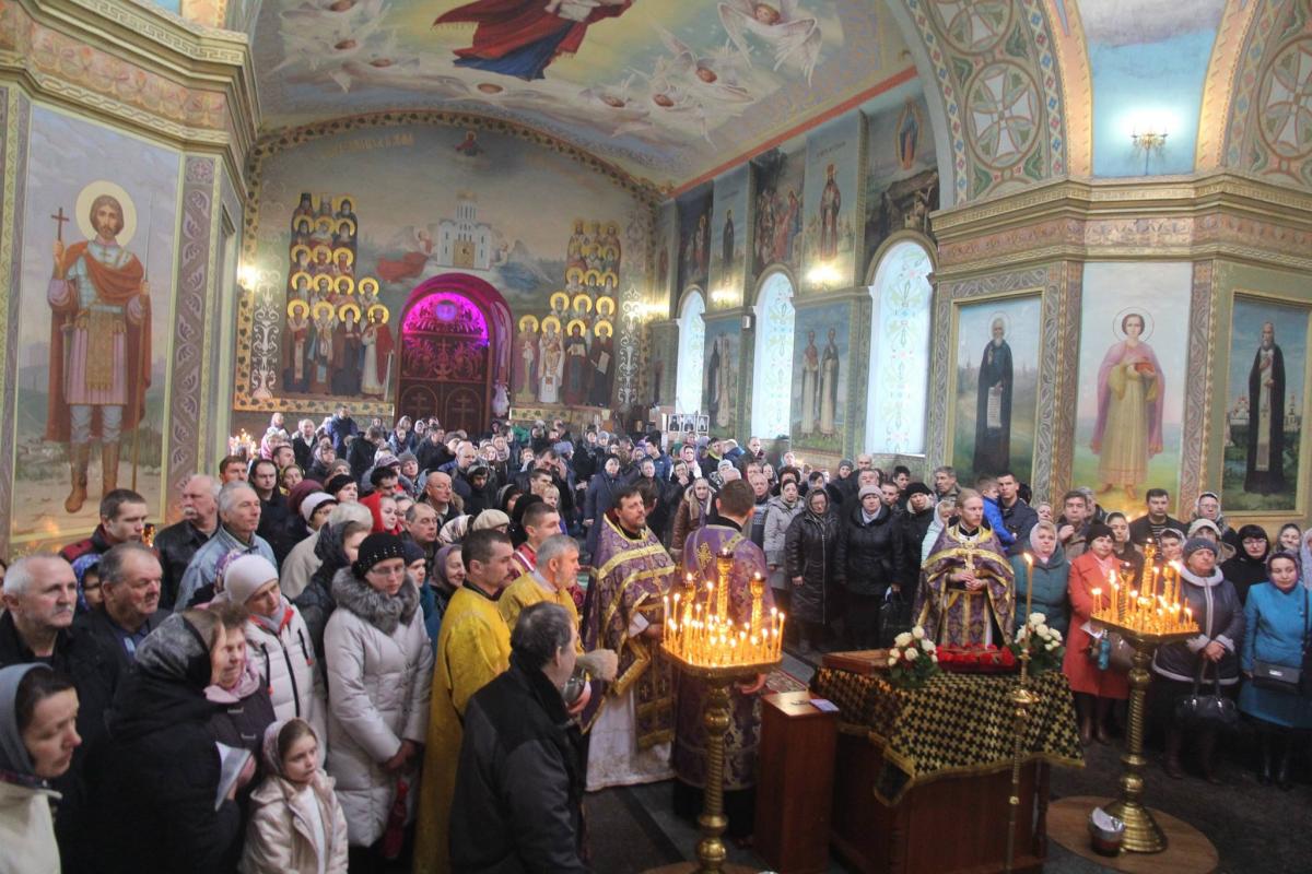 Хрестопоклонна Неділя. Божественна літургія та освячення Поклонного Хреста на території Успенського собору міста Житомира!