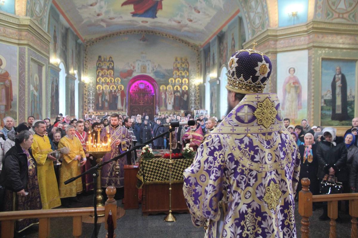 Хрестопоклонна Неділя. Божественна літургія та освячення Поклонного Хреста на території Успенського собору міста Житомира!