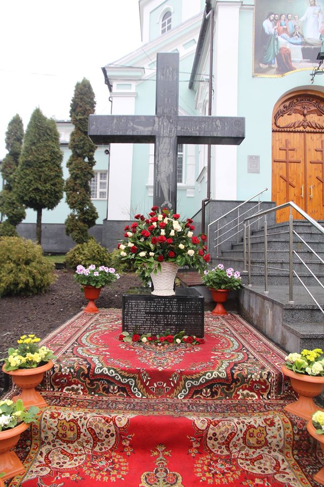 Хрестопоклонна Неділя. Божественна літургія та освячення Поклонного Хреста на території Успенського собору міста Житомира!