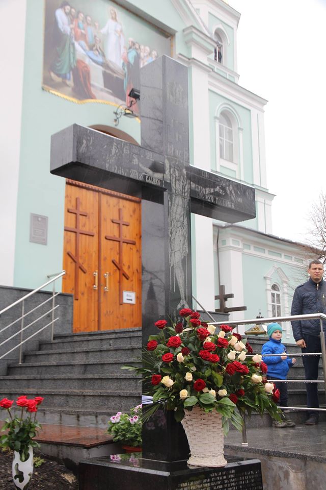 Хрестопоклонна Неділя. Божественна літургія та освячення Поклонного Хреста на території Успенського собору міста Житомира!