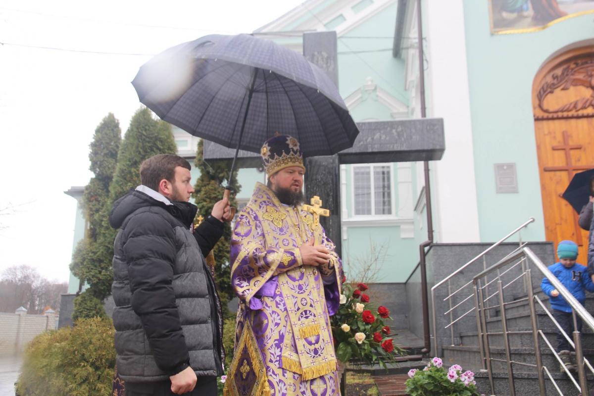 Хрестопоклонна Неділя. Божественна літургія та освячення Поклонного Хреста на території Успенського собору міста Житомира!