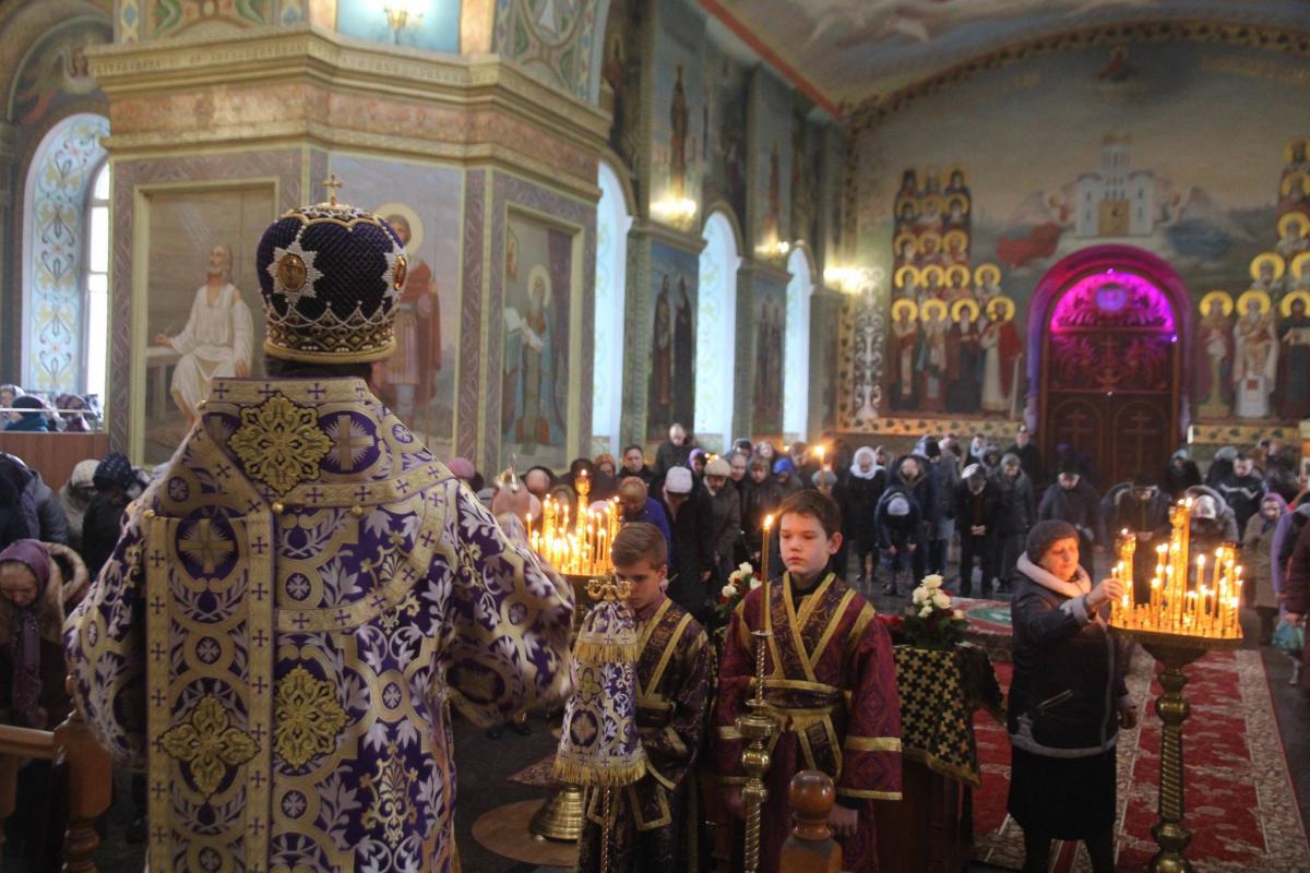 Хрестопоклонна Неділя. Божественна літургія та освячення Поклонного Хреста на території Успенського собору міста Житомира!