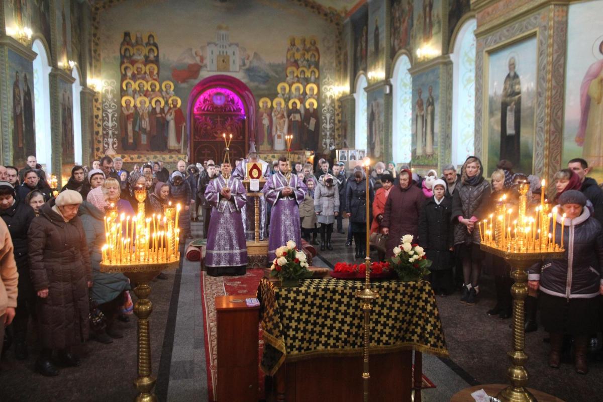 Хрестопоклонна Неділя. Божественна літургія та освячення Поклонного Хреста на території Успенського собору міста Житомира!