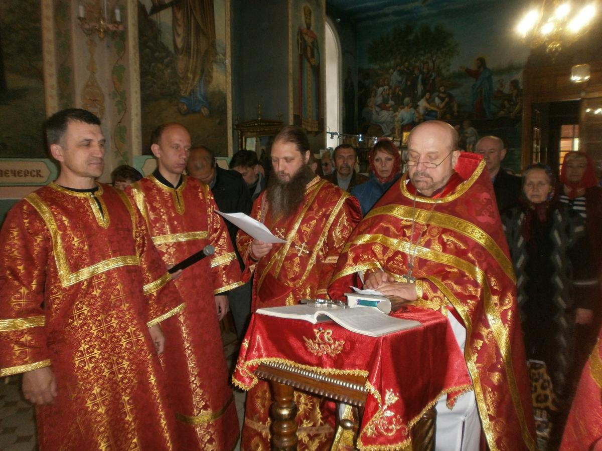 Дев’ятого травня в усіх храмах Бердичівського благочиння були звершені заупокійні богослужіння за загиблими в роки Другої світової війни і молебні за мир та захисників Вітчизни