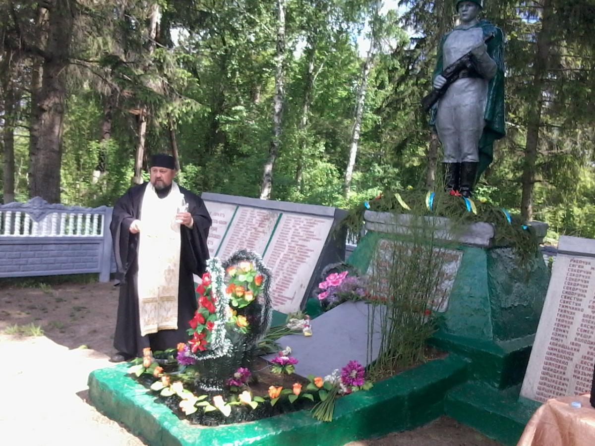 Дев’ятого травня в усіх храмах Бердичівського благочиння були звершені заупокійні богослужіння за загиблими в роки Другої світової війни і молебні за мир та захисників Вітчизни