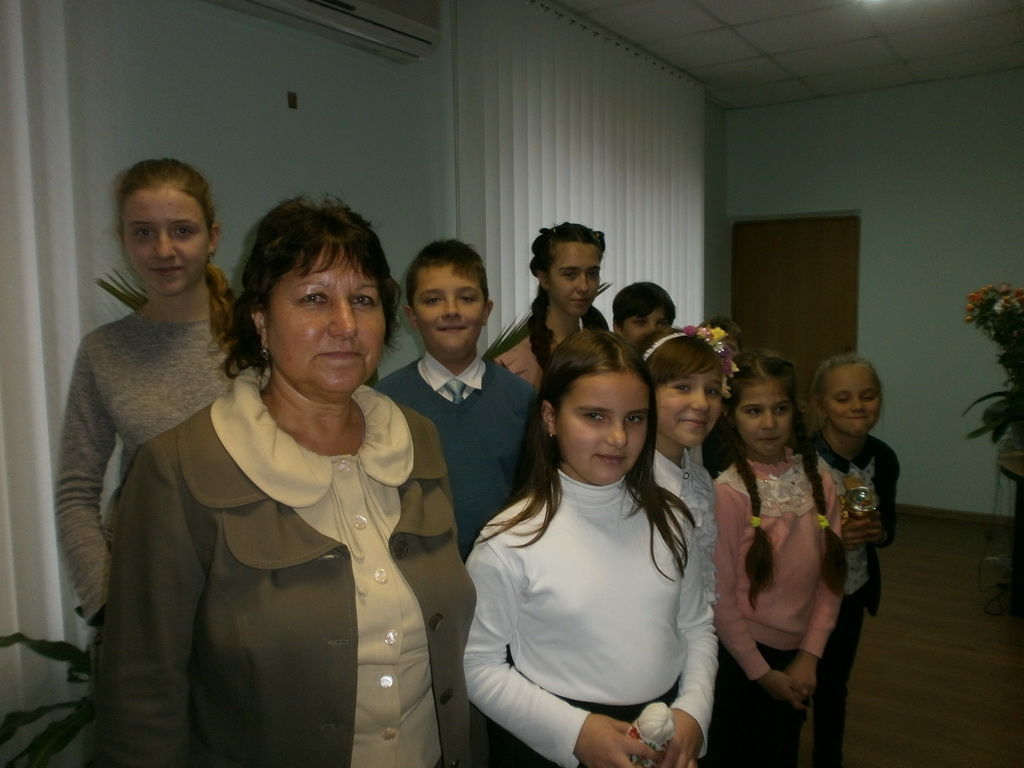 Учні Недільної школи «Іскринка» при храмі ікони Матері Божої «Цілителька» привітали концертною програмою головного лікаря Бердичівської ЦМЛ із Днем народження