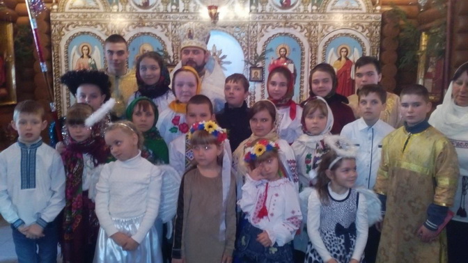У Бердичеві вихованці Недільної школи «Іскринка» при храмі ікони Божої Матері «Цілителька» тішили жителів колядками
