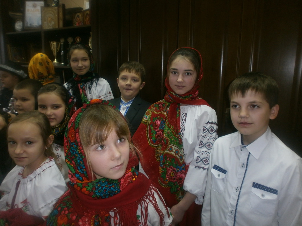 У Бердичеві вихованці Недільної школи «Іскринка» при храмі ікони Божої Матері «Цілителька» тішили жителів колядками
