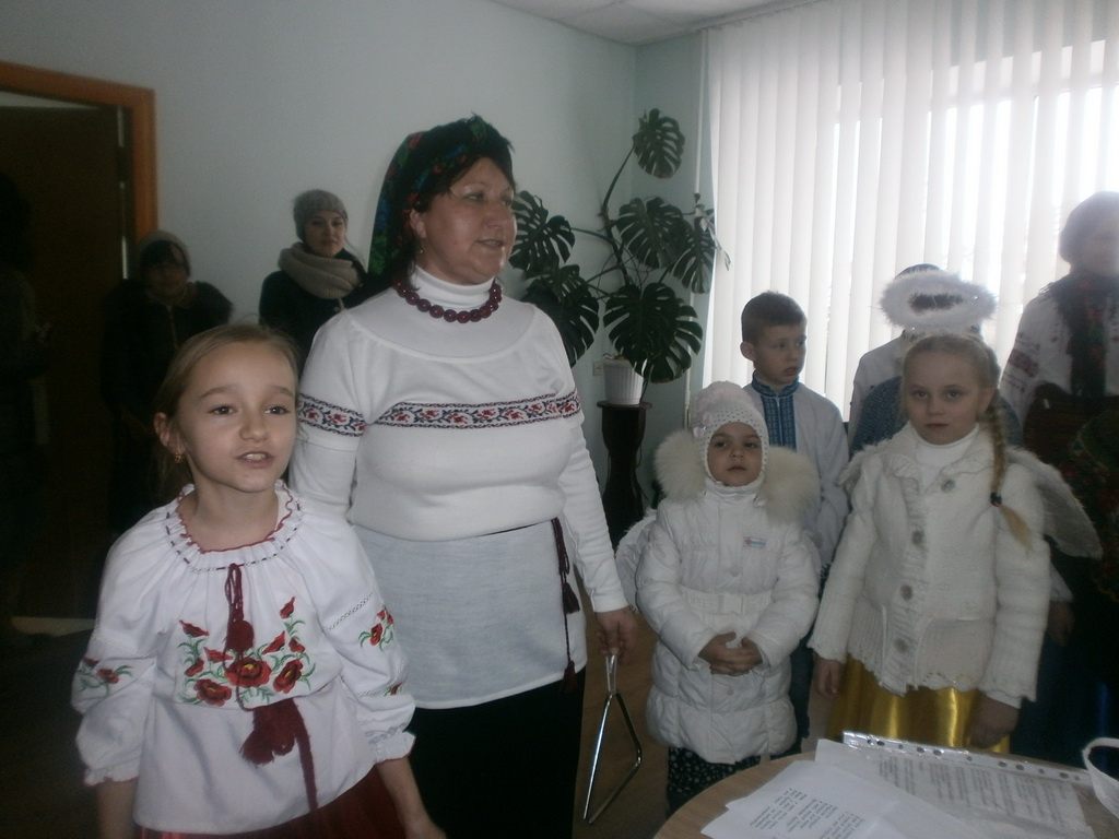 У Бердичеві вихованці Недільної школи «Іскринка» при храмі ікони Божої Матері «Цілителька» тішили жителів колядками