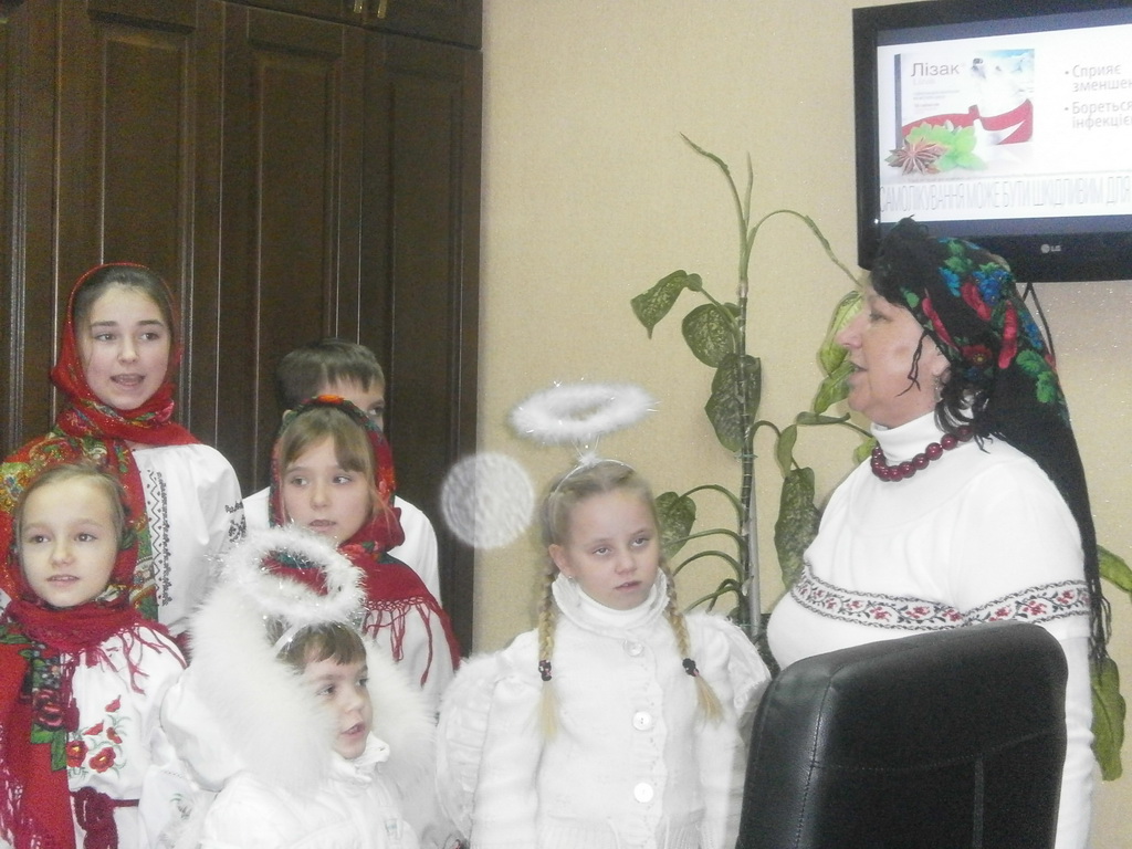 У Бердичеві вихованці Недільної школи «Іскринка» при храмі ікони Божої Матері «Цілителька» тішили жителів колядками