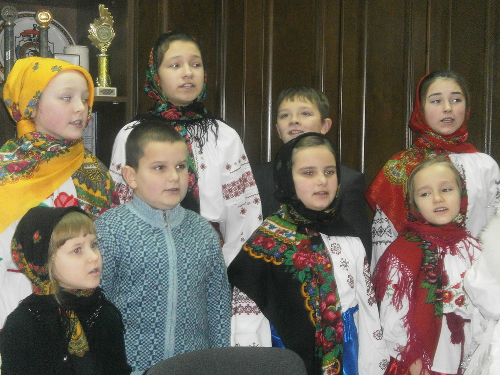 У Бердичеві вихованці Недільної школи «Іскринка» при храмі ікони Божої Матері «Цілителька» тішили жителів колядками