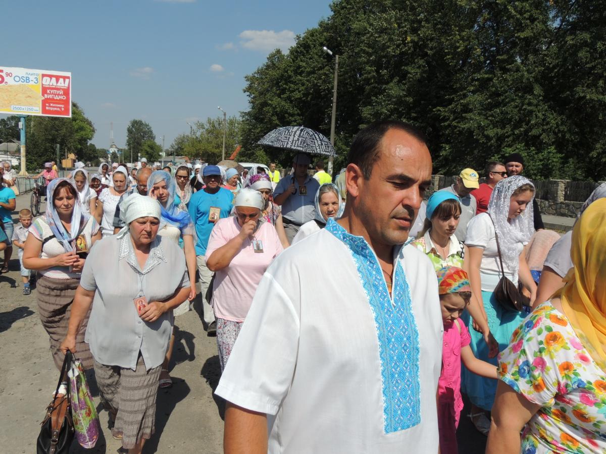 Хресна хода з Баранівки вирушила до Почаївської Лаври
