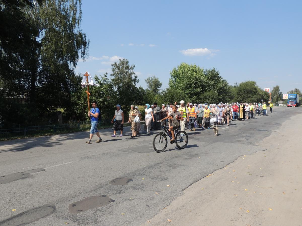 Хресна хода з Баранівки вирушила до Почаївської Лаври