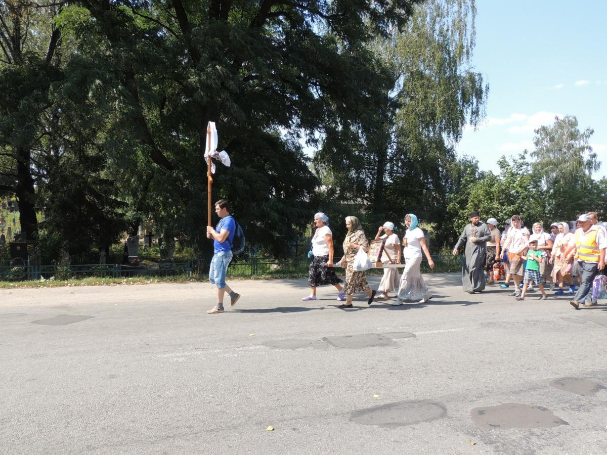 Хресна хода з Баранівки вирушила до Почаївської Лаври