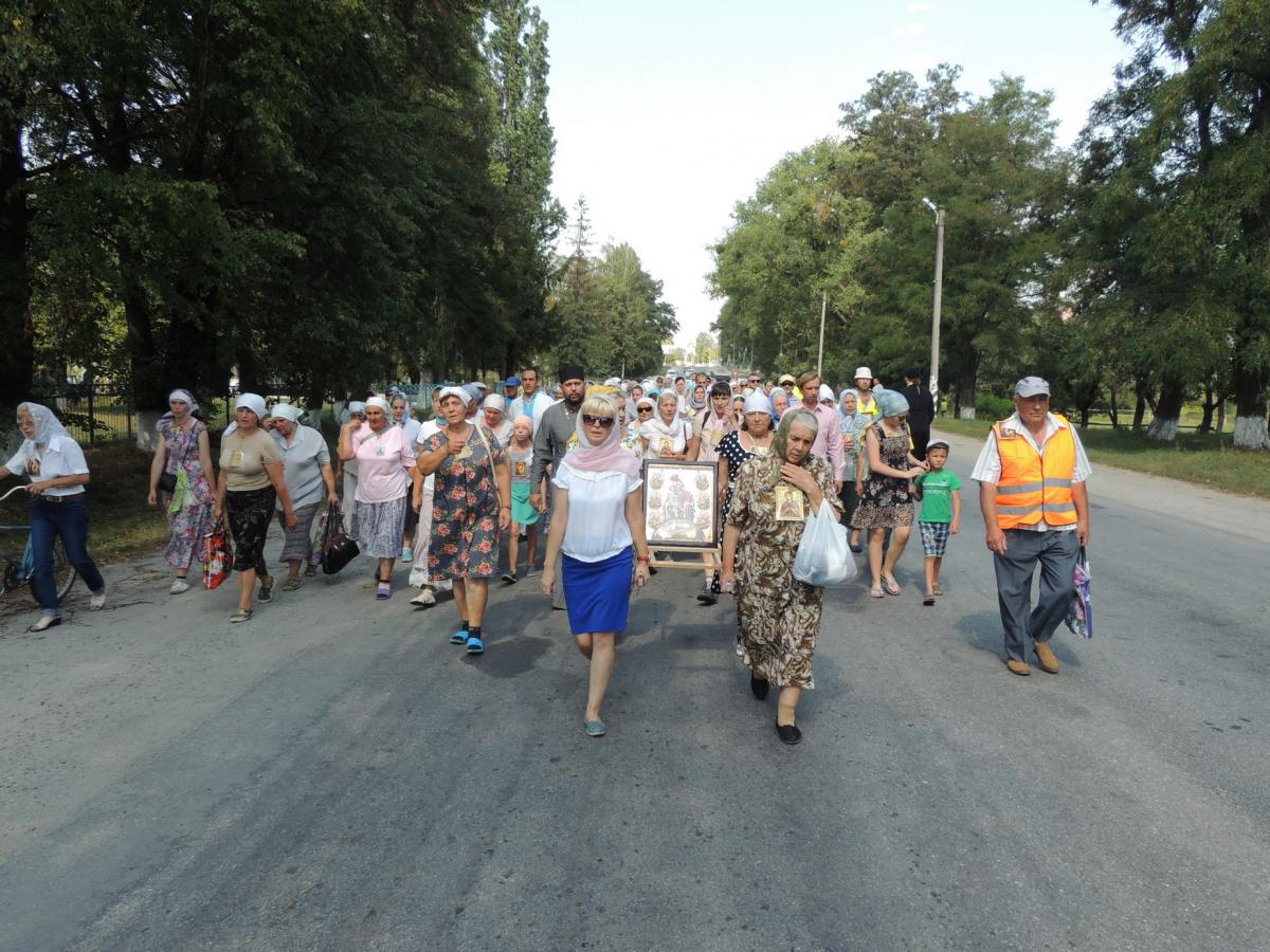 Хресна хода з Баранівки вирушила до Почаївської Лаври