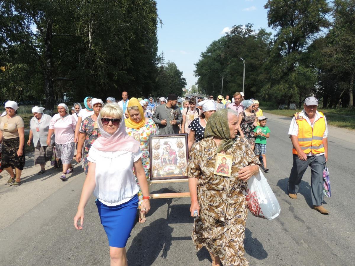 Хресна хода з Баранівки вирушила до Почаївської Лаври