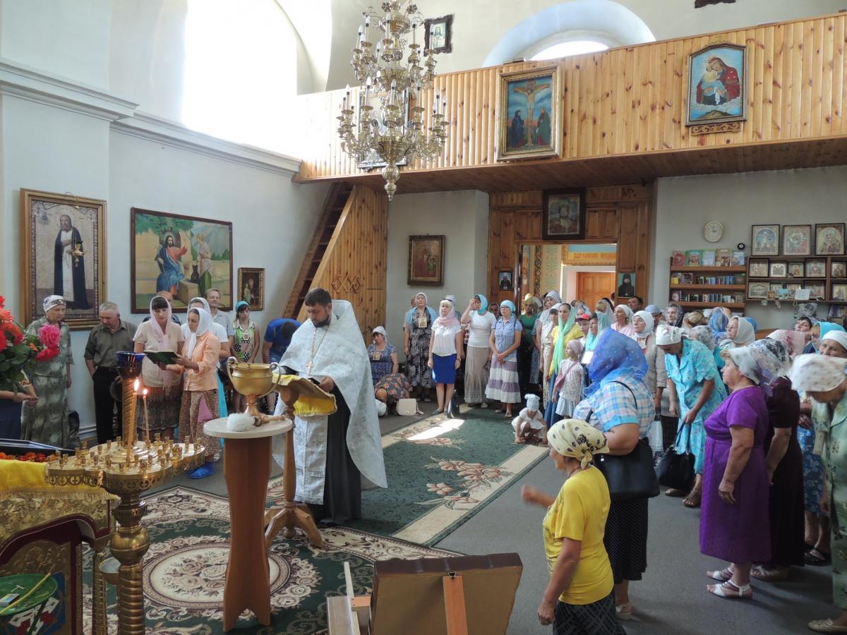 Хресна хода з Баранівки вирушила до Почаївської Лаври