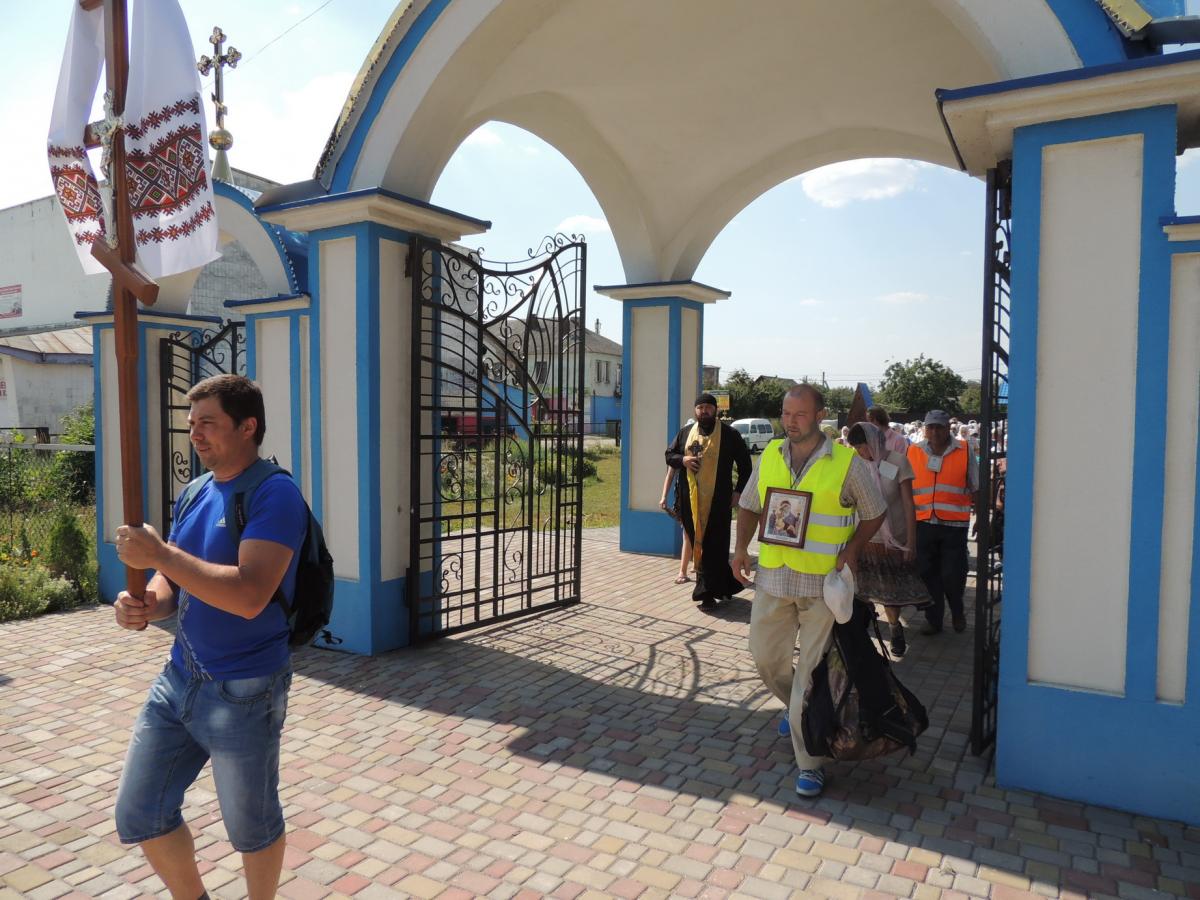 Хресна хода з Баранівки вирушила до Почаївської Лаври