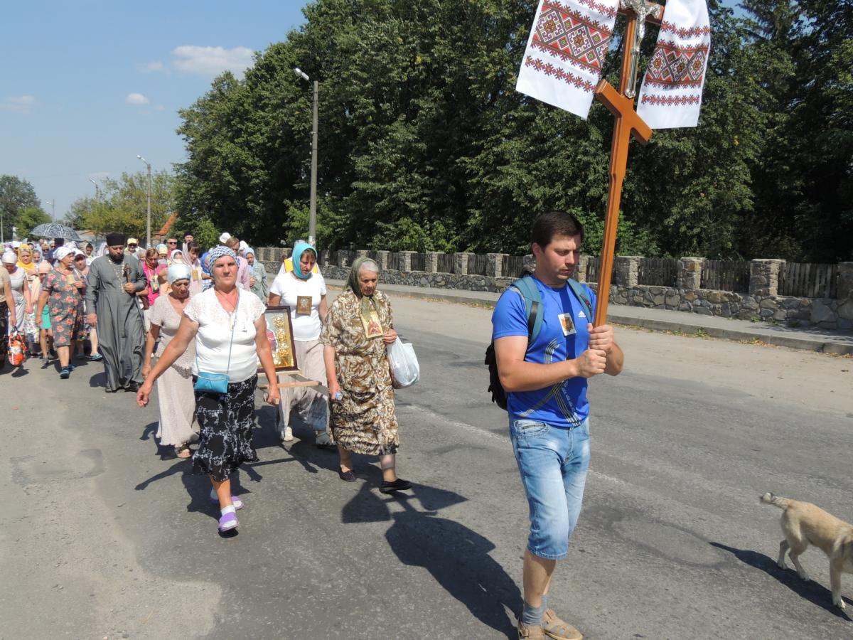Хресна хода з Баранівки вирушила до Почаївської Лаври