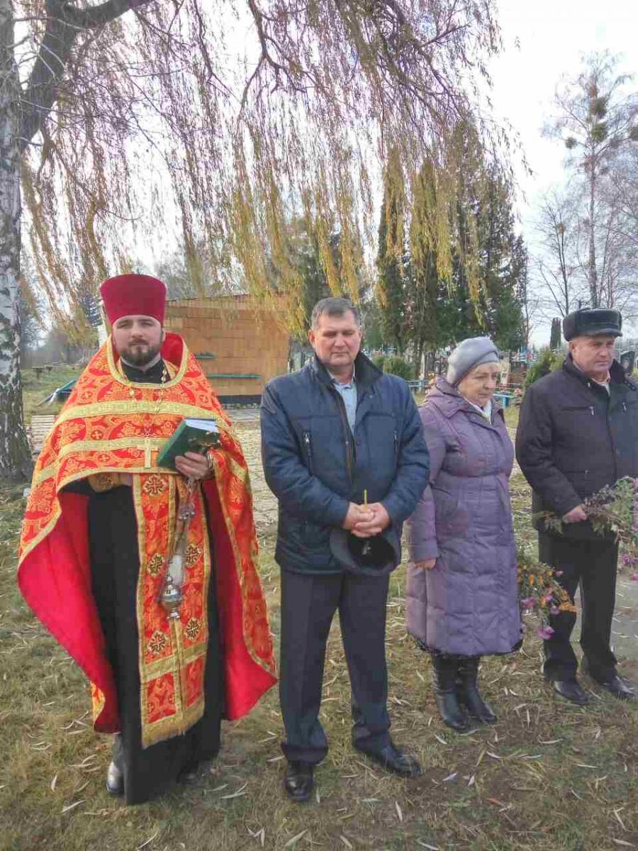 В с. Городківка встановили та освятили пам’ятний знак «Жертвам Голодомору»