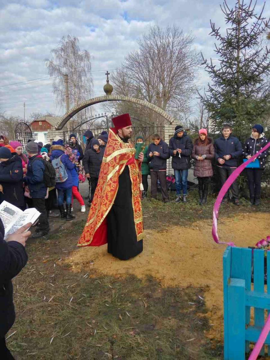 В с. Городківка встановили та освятили пам’ятний знак «Жертвам Голодомору»