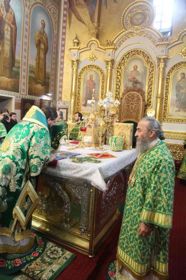 У Зимненській Святогірській Свято-Успенській обителі архієпископ Никодим молився за Божественною літургією разом із Предстоятелем УПЦ
