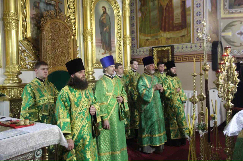 У Зимненській Святогірській Свято-Успенській обителі архієпископ Никодим молився за Божественною літургією разом із Предстоятелем УПЦ