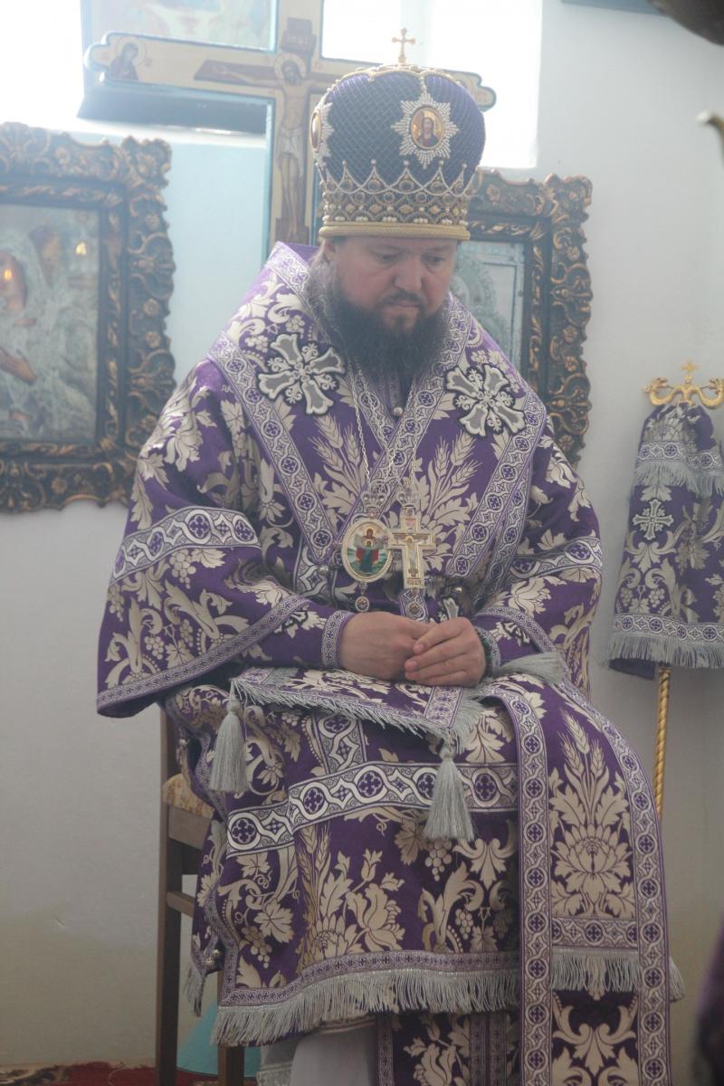 У селищі Вигнанка відбулась архієрейська літургія та сповідь духовенства Любарського благочиння.